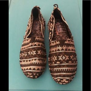 Sketchers BOBS slip ons black and silver 9